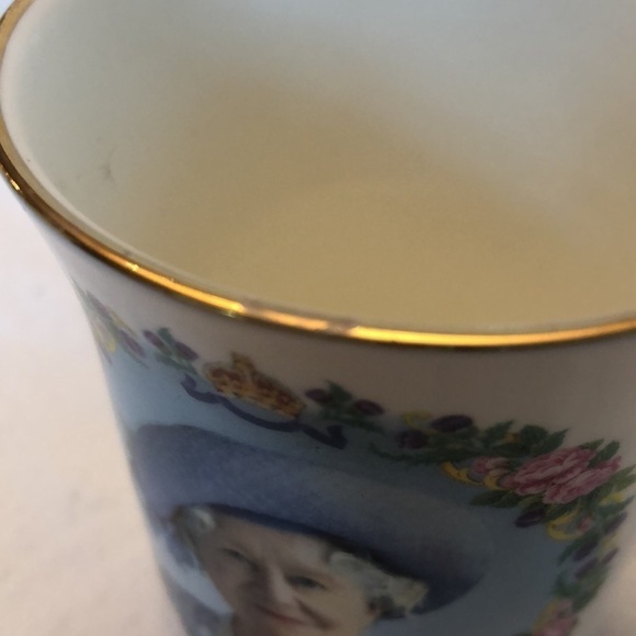 Commemorative souvenir of queen mother’s life mug - Picture 7 of 7